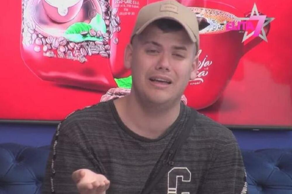 MAJKA UROŠA STANIĆA OTKRILA DETALJE IZ PORODICE: Tvrdi da je njegov ODNOS SA OCEM ovakav, evo šta se sve DEŠAVALO