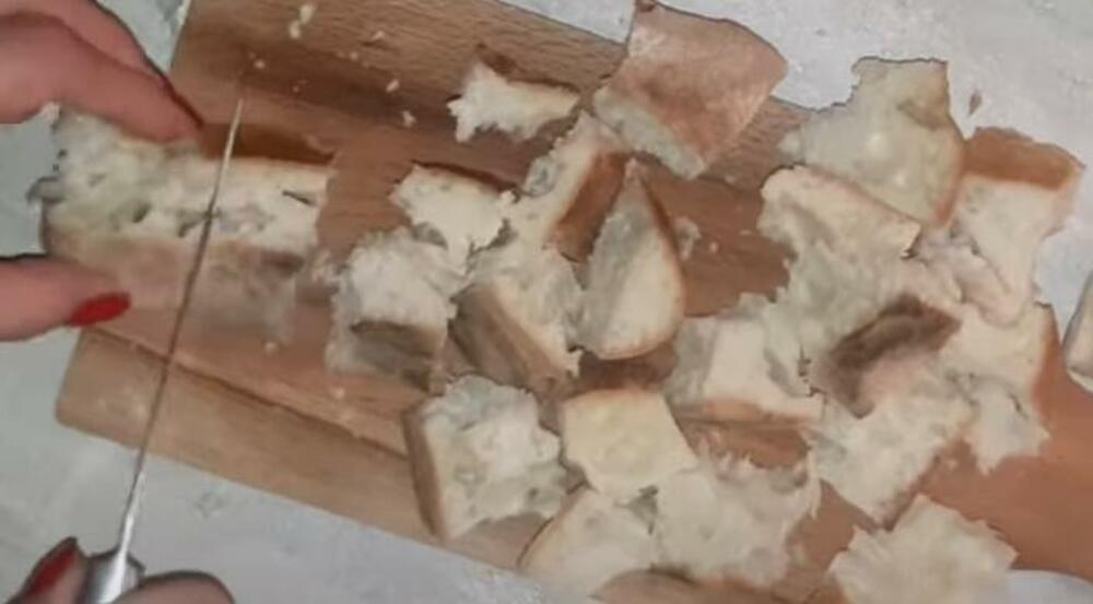 Isečen hleb na kockice