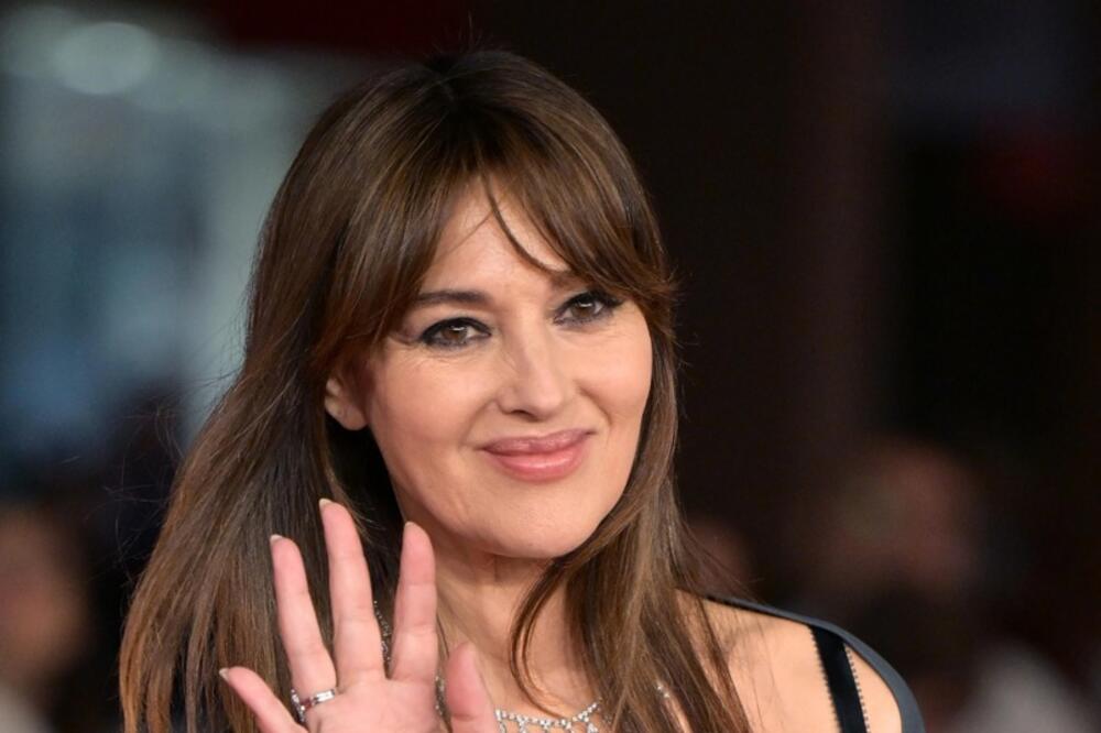 NE VEŽBA, A U 60. IMA TELO ZGODNIJE OD POLA DEVOJAKA: Glumica otkrila JELOVNIK zbog kog izgleda kao AVION