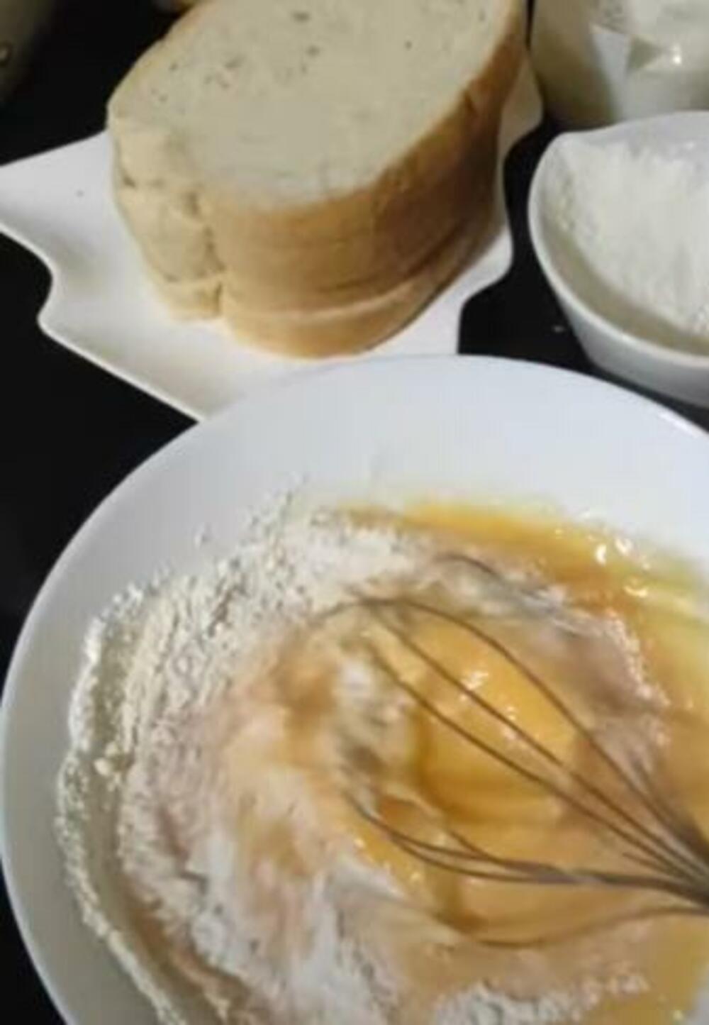 Hleb u jajima i siru