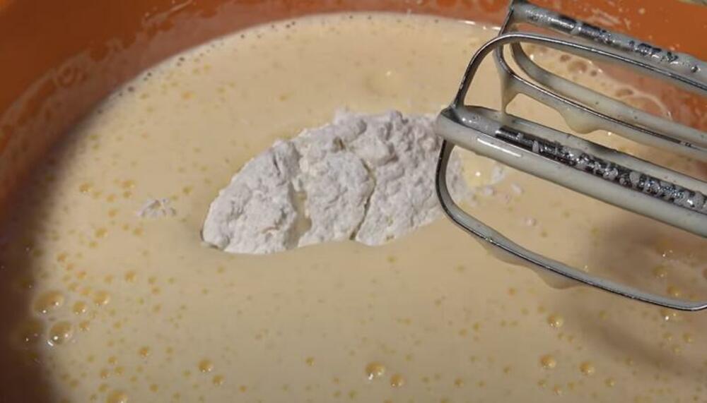 Brašno sa umućenim jajima i šećerom