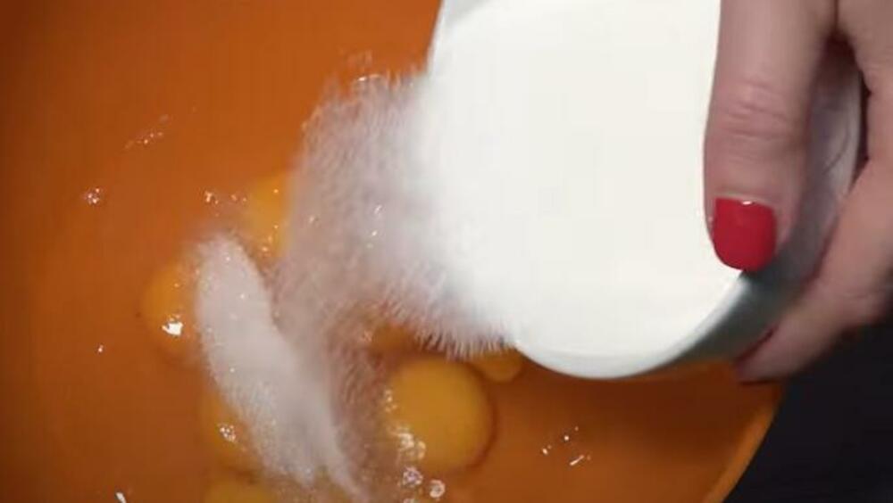 Jaja i šećer u činiji