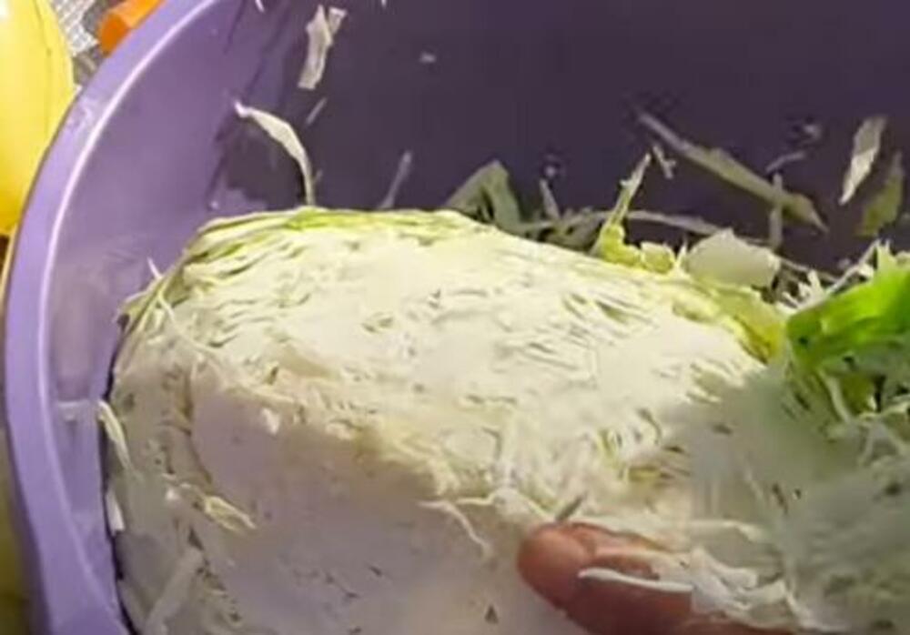 Rendanje kupusa u činiji