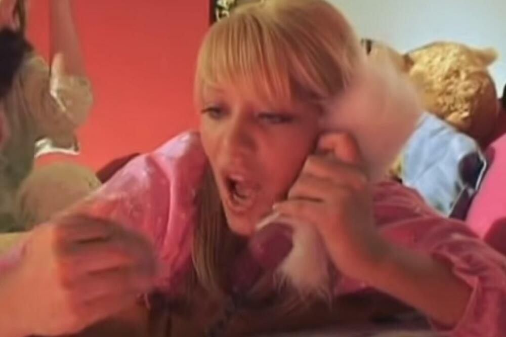 SEĆATE LI SE FAMOZNE IRINE 2 HOT? Gruov spot je izdigao u NEBESA, razvela se od KOŠARKAŠA pa nestala sa scene