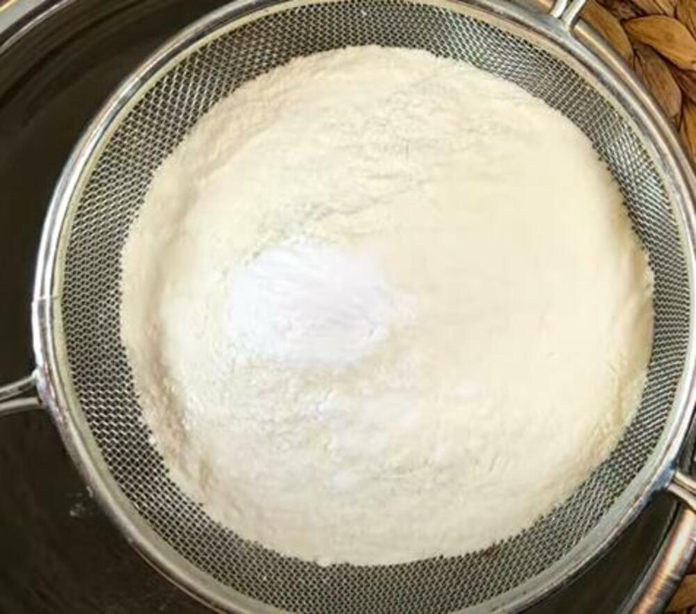 Brašno i so u činiji