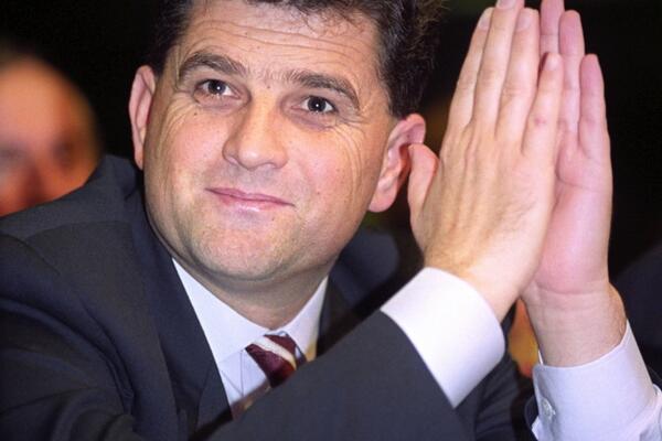 RADOMAN BOŽOVIĆ PAO SA KUĆE U BEOGRADU! Primljen je u URGENTNI CENTAR