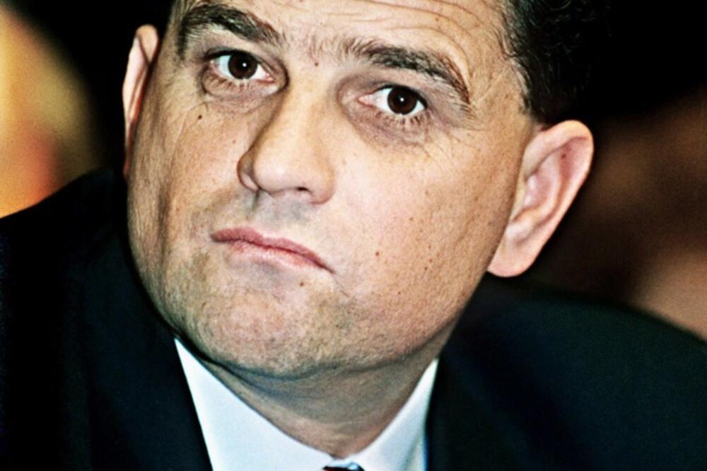 POZNATO U KAKVOM JE STANJU BIVŠI PREMIJER SRBIJE NAKON PADA SA KROVA: Božović pao sa visine od četiri metra