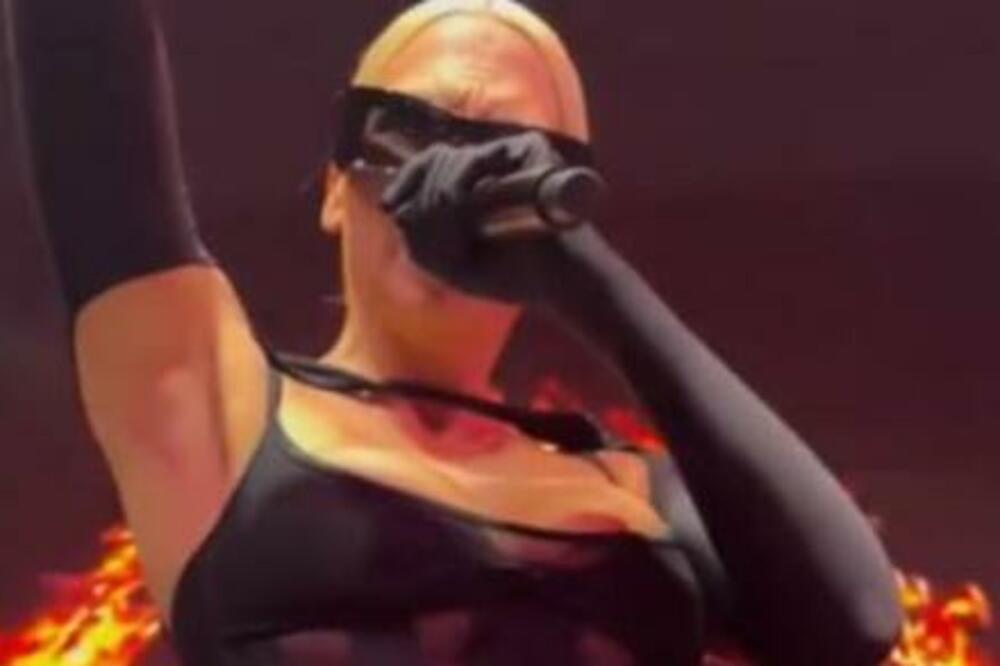 ONO KAD SAMU SEBE NADMAŠIŠ: Karleuša NEMA VIŠE šta da skine sa sebe, bukvalno se SVE VIDI