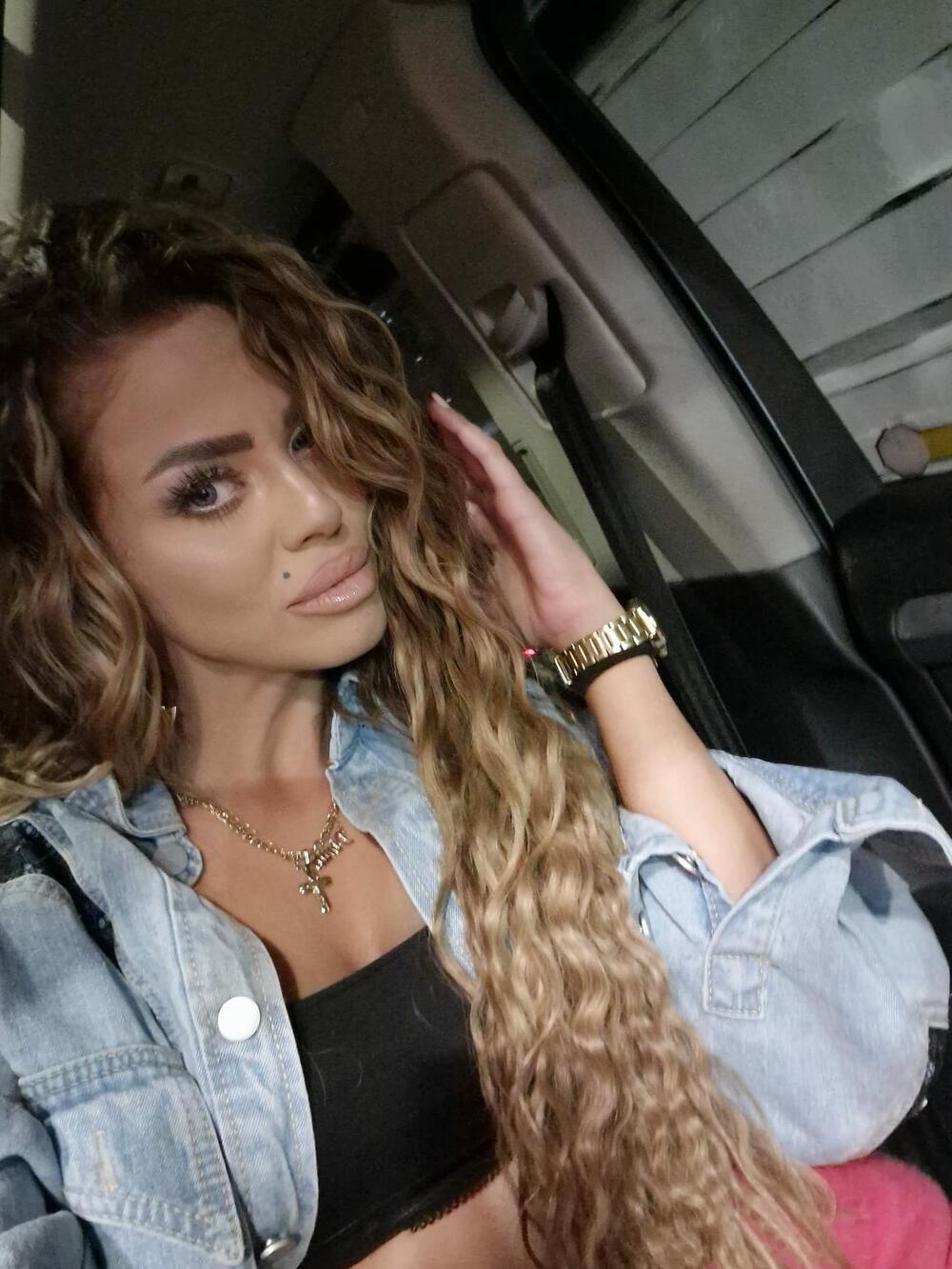 Naš folk pevač Ljuba Perućica snimio je vrele scene sa makedonskom atraktivom pevačicom Kristinom Dimitry