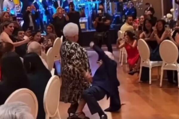 BAKA I DEKA SU IZAŠLI NA PODIJUM I ISTOPILI SRCA SVIH PRISUTNIH: Pogledajte ovo i vaše će otopiti (VIDEO)