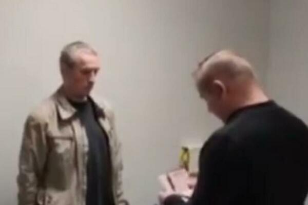 RUSIJA TRAGALA ZA PREVARANTOM 5 GODINA, ON UHAPŠEN U SRBIJI: Poznatog begunca agenti preuzeli na aerodromu