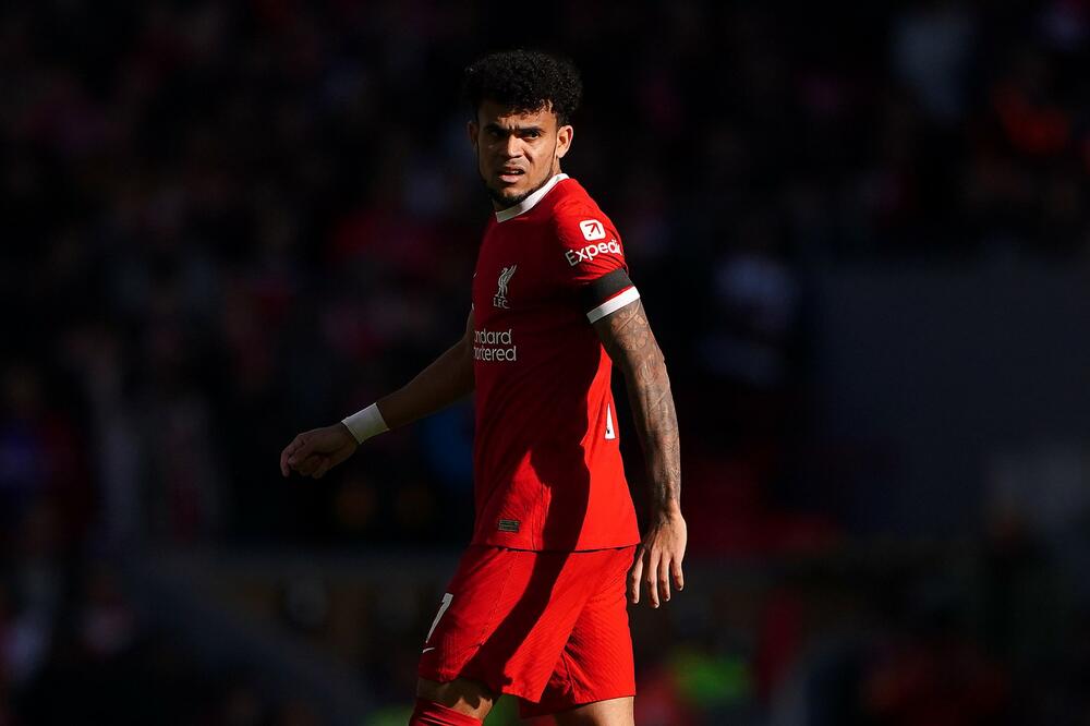 HOROR U ŽIVOTU ZVEZDE LIVERPULA I DALJE TRAJE: Vojska se uključila u potragu, ali ni traga ni glasa od njegovog oca