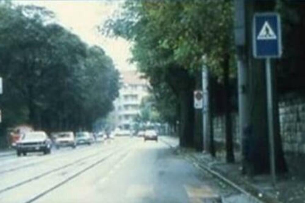 DA LI MOŽETE DA VIDITE DETE NA SLICI? To je TLAVNO razlog što deca ne bi trebalo da nose CRNUodeću ZIMI