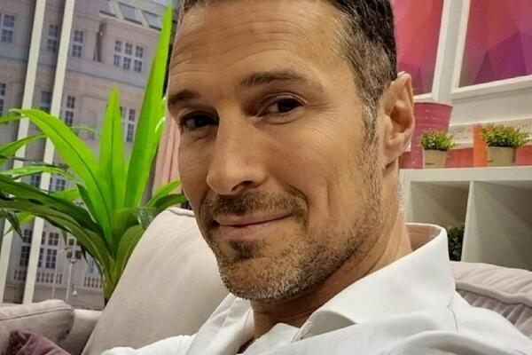 NENAD JOVANOVIĆ BLIZANAC JE PEVAČ KOJI JE PRETUČEN U RAKOVICI? Oglasio se i njegov menadžer