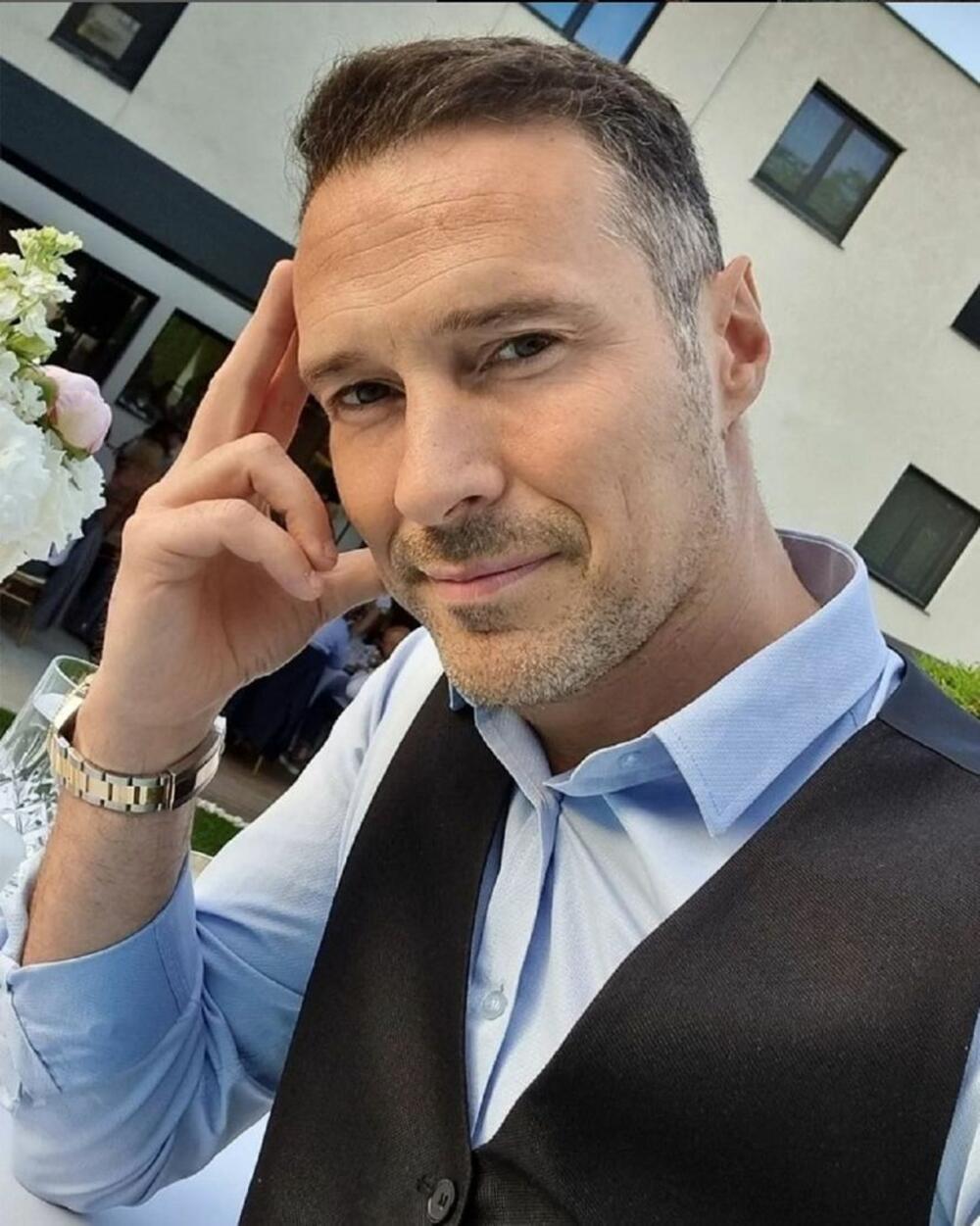 Nenad Jovanović Blizanac je navodno pretučen u kafani u Rakovici u kojoj je nastupao