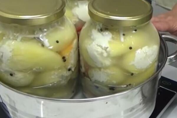 DOMAĆE PUNJENE PAPRIKE SIROM U TEGLI: Najbolja zimnica koja se pravi DECENIJAMA - vrhunski ukus