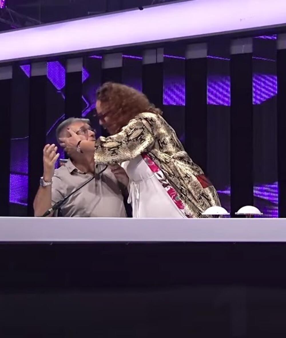 Ana Bekuta, Saša Popović