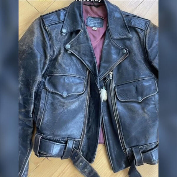 Šta je, bre, ovo? Žena kupila jaknu pa se zabezeknula kada je ovo pronašla u džepu: Nije joj bilo svejedno...