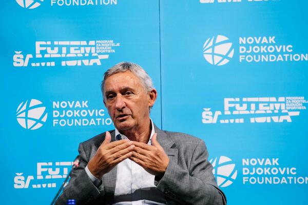 "NE ZNAM ŠTA BIH REKAO... IMA I "STRUČNJAKA" KOJI TVRDE..." Selektor Pešić nikad iskreniji o meču sa Amerikancima