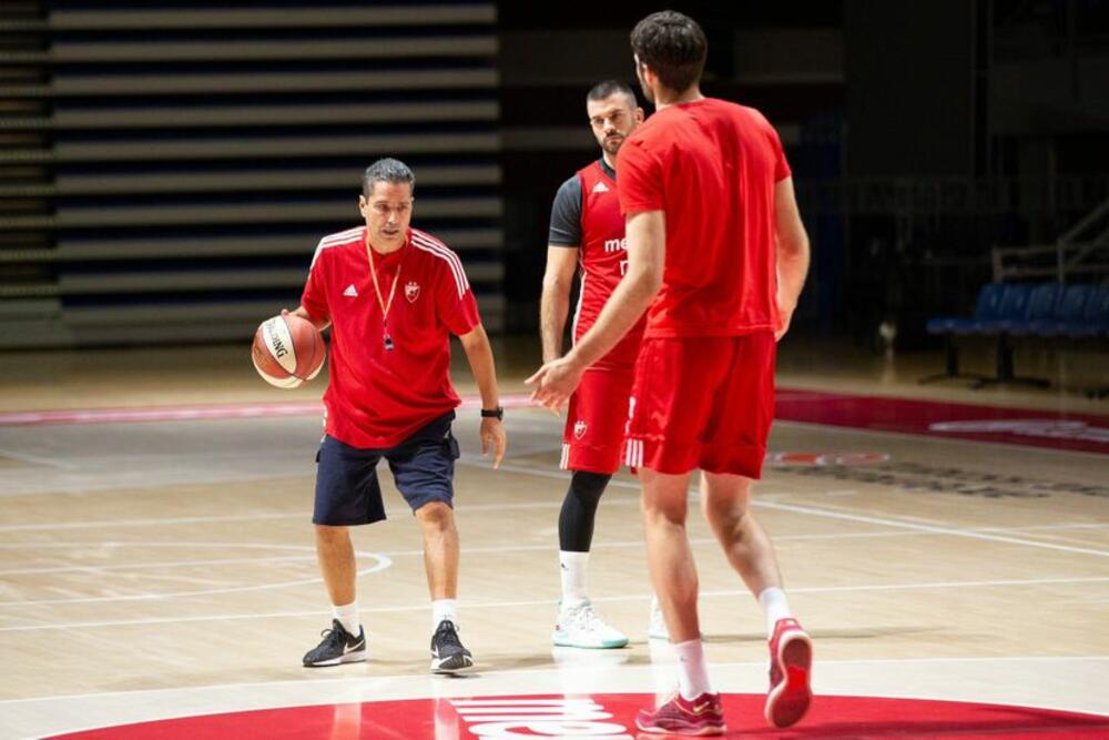 Janis Sferopulos na treningu Crvene zvezde