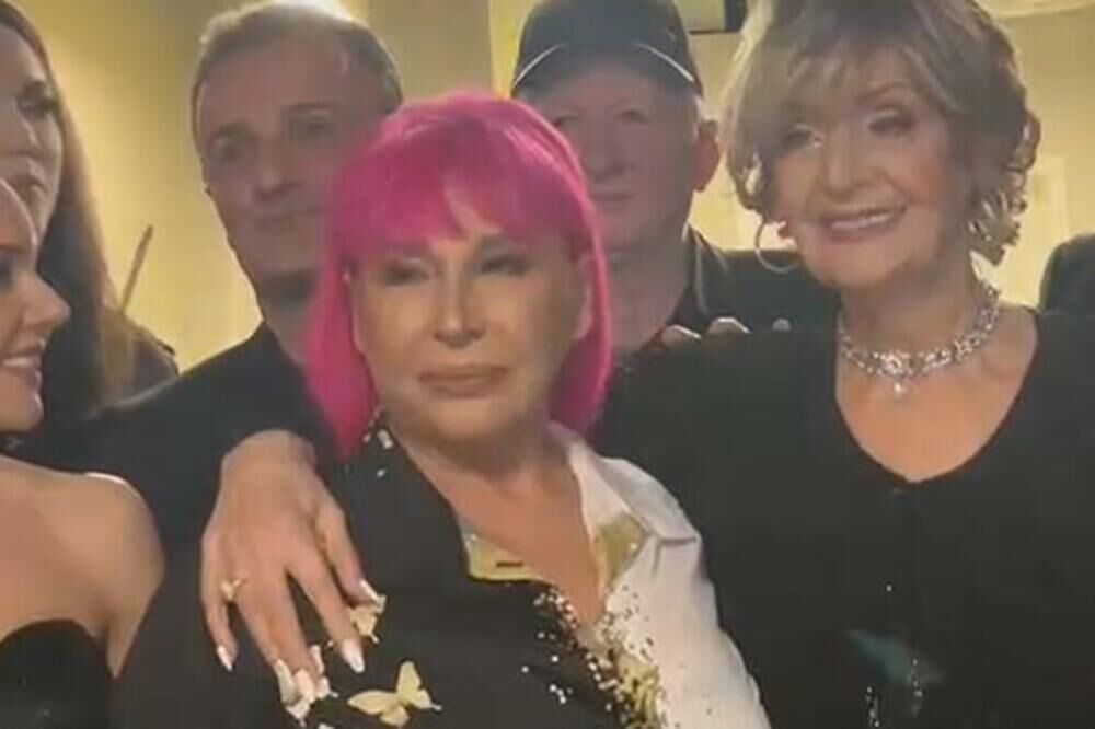 Lepa Lukić je nedavno održala oproštajni koncert na kojem su se pojavile njene mnogobrojne kolege