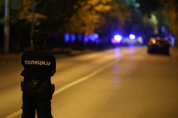 BEŽALI OD POLICIJE, PA IZAZVALI UDES! Karambol na Zvezdari, srča i delovi automobila po putu (FOTO)