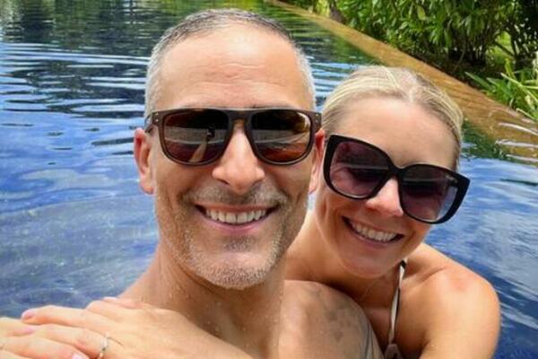 DIREKTORI SPORTSKOG GIGANTA NASTRADALI TOKOM PUTOVANJA: Avantura BRAČNOG PARA milionera se završila KOBNO! (VIDEO)