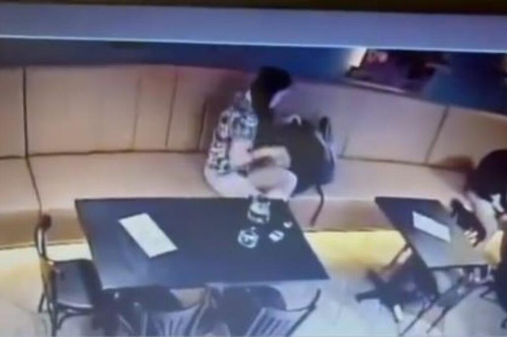 KAD SE KAFICA PRETVORI U AKCIJU: Devojka na Vračaru UKRALA JAKNU, a svoju OSTAVILA? (FOTO)