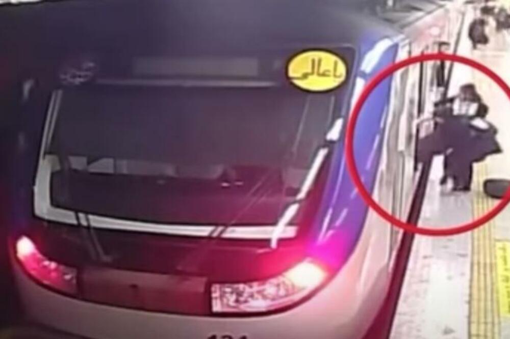 OVA DEVOJKA (16) JE NOVA MAHSA AMINI? Ušla u metro bez HIDŽABA, sada je MOŽDANO MRTVA! Samo je pala na TLO (VIDEO)