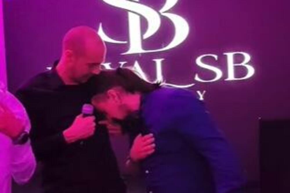 EMOTIVNI BORJAN PAO U SEVDAH! Zapevao pesmu koja "pogađa u dušu" Delije (VIDEO)