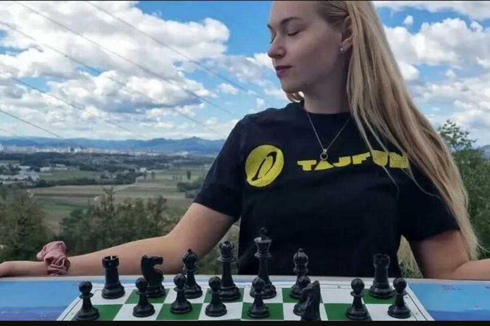 SVETSKA ŠAMPIONKA ISPROZIVALA BEOGRAD: Ušla u TOALET NA GLAVNOJ AUTOBUSKOJ STANICI i ostala u šoku! (FOTO)