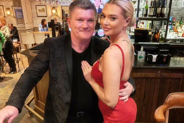 BIVŠI ŠAMPION SMUVAO 14 GODINU MLAĐU: Plejboj manekenka je pala na ovaj deo njegovog tela!