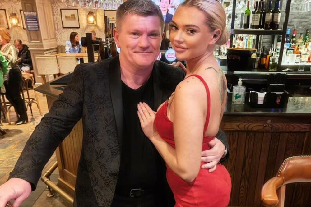 BIVŠI ŠAMPION SMUVAO 14 GODINU MLAĐU: Plejboj manekenka je pala na ovaj deo njegovog tela!