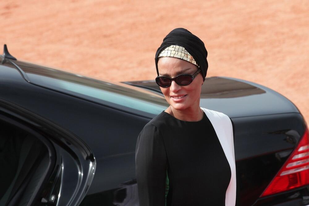 Sa 18 godina se udala za šeika i postala njegova 3. žena! Pokupila bogatstvo, rodila sedmoro dece i ima čak 7...