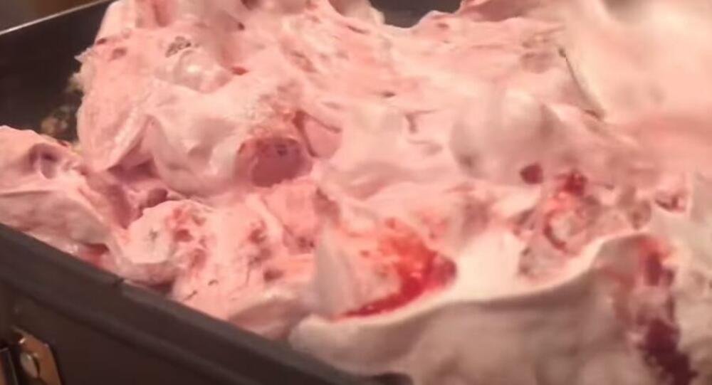 Posna torta sa plazmom i višnjama u plehu