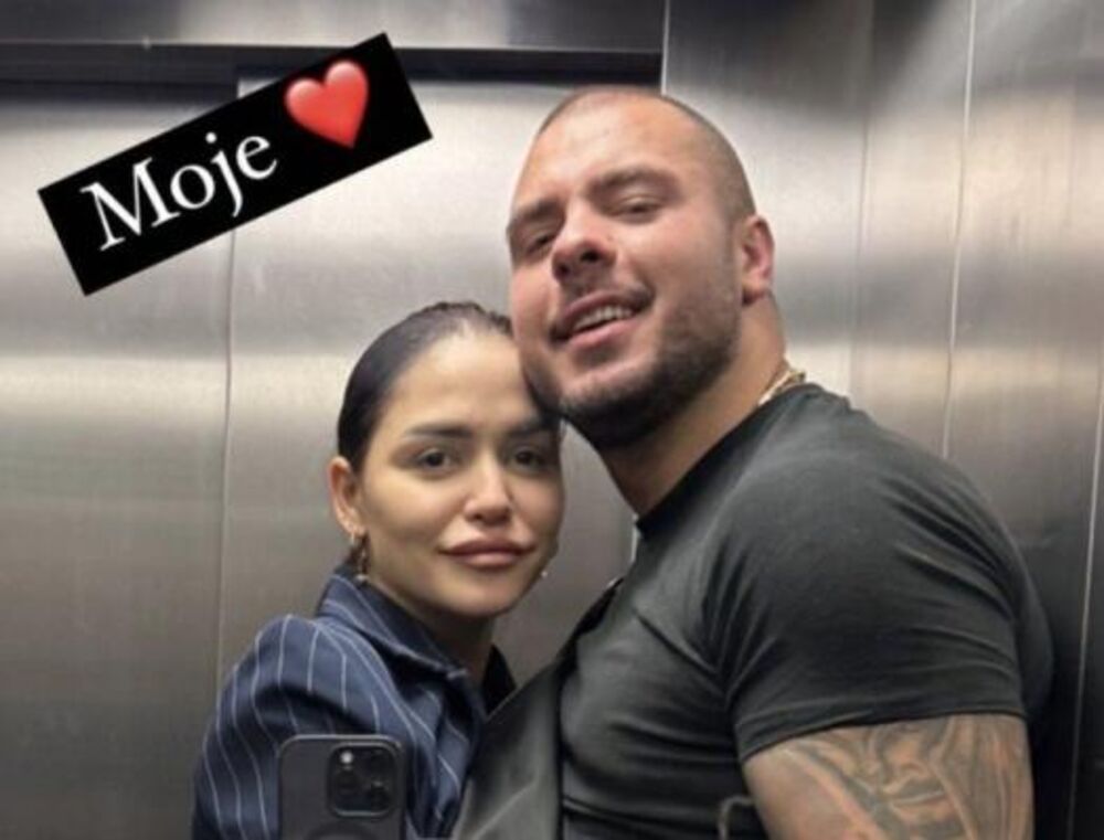 U prvih nekoliko storija on je pokazao kako ljubav cveta među njima