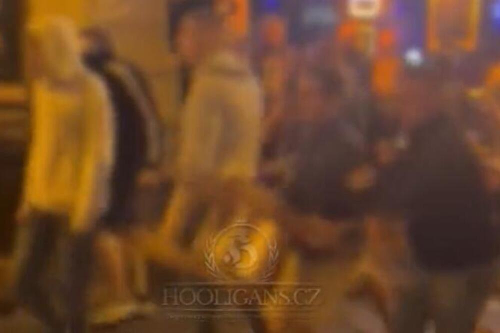 SAČEKUŠA NAVIJAČA GALATASARAJA ZA PRISTALICE BAJERNA! "Krvava" uvertira na ulicama Istanbula (VIDEO)