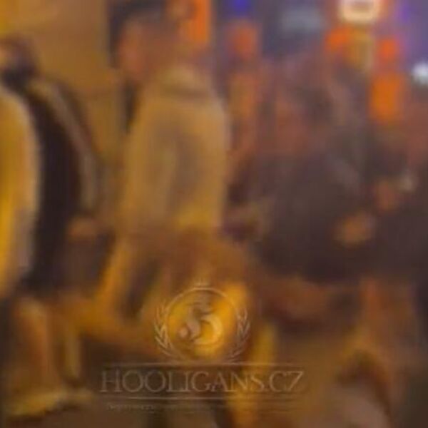 SAČEKUŠA NAVIJAČA GALATASARAJA ZA PRISTALICE BAJERNA! "Krvava" uvertira na ulicama Istanbula (VIDEO)