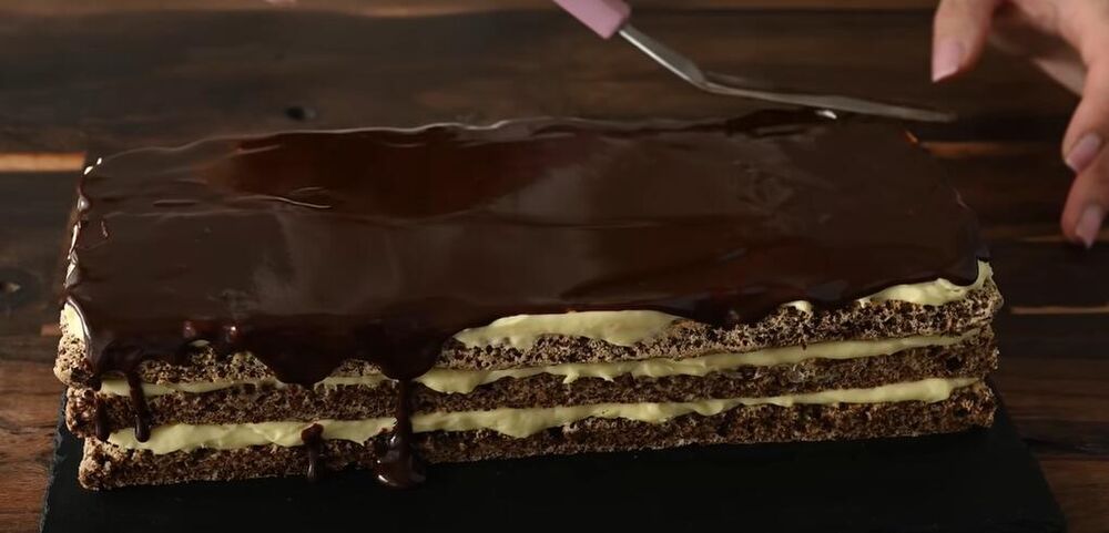 Čokolada preko čokoladne torte