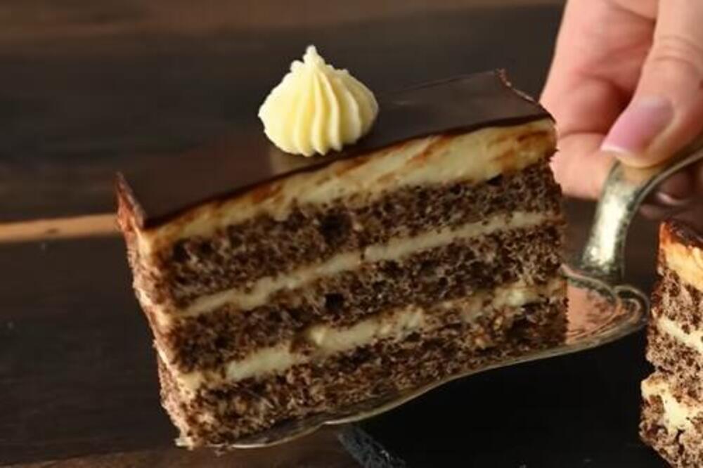 KRALJEVSKI KOLAČ SA SIROM I ČOKOLADOM: Ako napravite ovo GOSTIMA svi će vam tražiti RECEPT