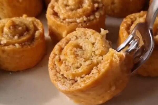 BOSANKE OTKRILE RECEPT ZA BAKLAVA ROLNICE OD PRHKOG TESTA: Srpkinje će POLUDETI kad probaju ovo