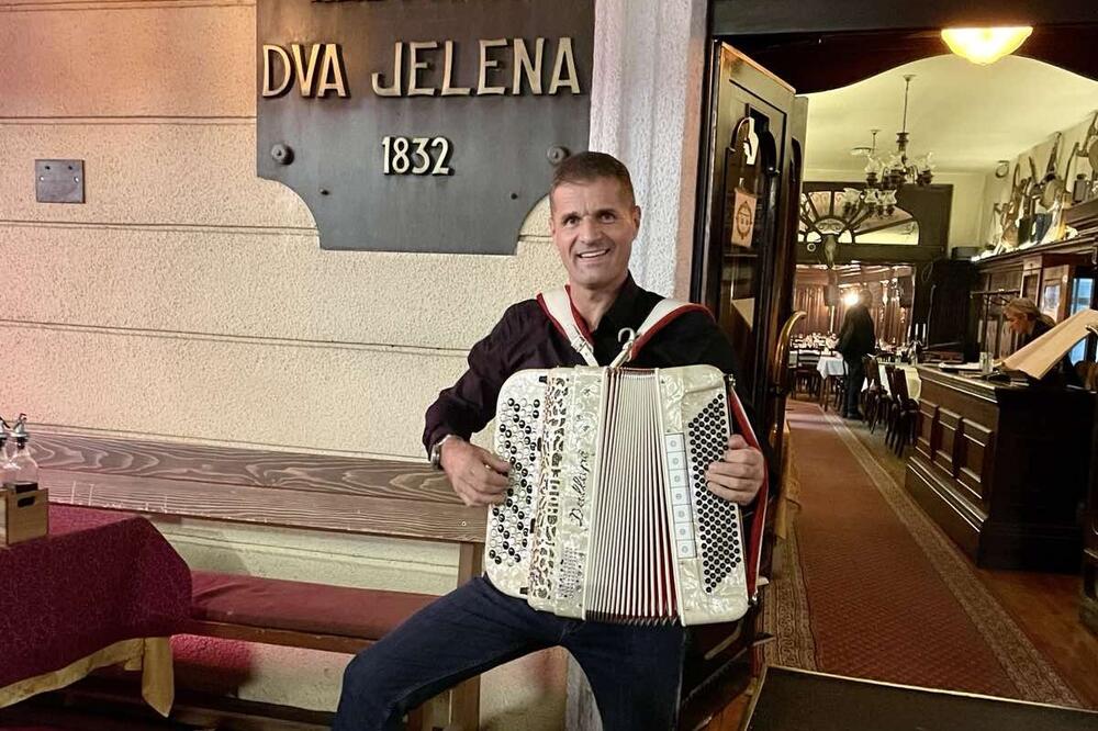 OVAJ PEVAČ SA ZLATIBORA IMA NAJNEOBIČNIJE IME U SRBIJI: Ljudi zapravo NE VERUJU da se tako ZOVE (FOTO)