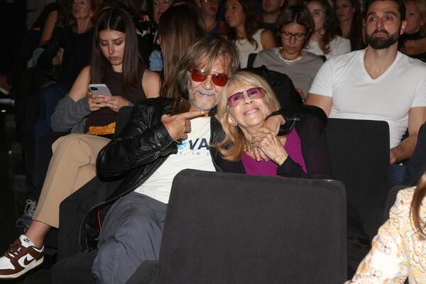 TO JE LJUBAV MAJKE I SINA! Ona je odgajala Žiku Todorovića, a on joj OVAKO VRAĆA, jedan gest ŠOKIRAO je mnoge