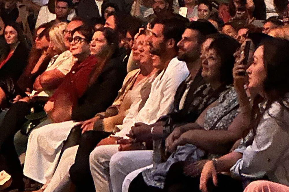 ĐOKOVIĆI SVI ĐUTURE U BEOGRADU! SVI GLEDAJU DIREKTNO U JELENU: Pogledajte ŠTA je obukla!