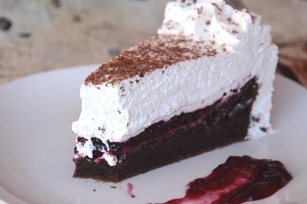 NAJPENASTIJA ''BOBANOVA TORTA'' JE OBAVEZAN GOST SVAKOG SLAVLJA: Starinska priprema BEZ BRAŠNA za fenomenalan ukus