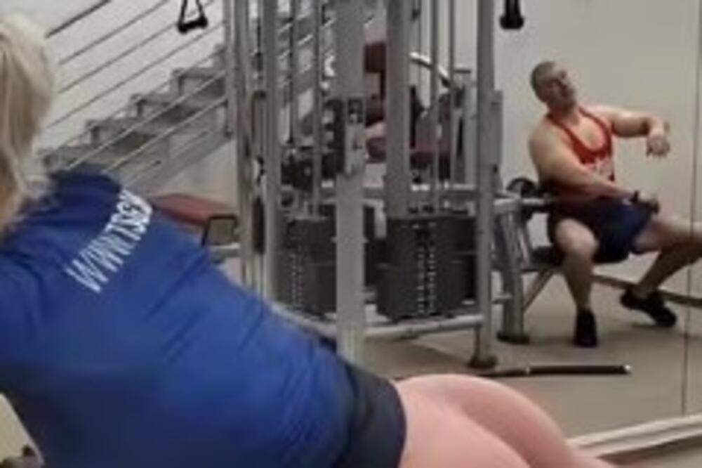 RADILA VEŽBE U TERETANI OBUČENA KAO DA JE GOLA: Muškarcima otpale VILICE kad su videli u ČEMU je došla, SVE PUCA...