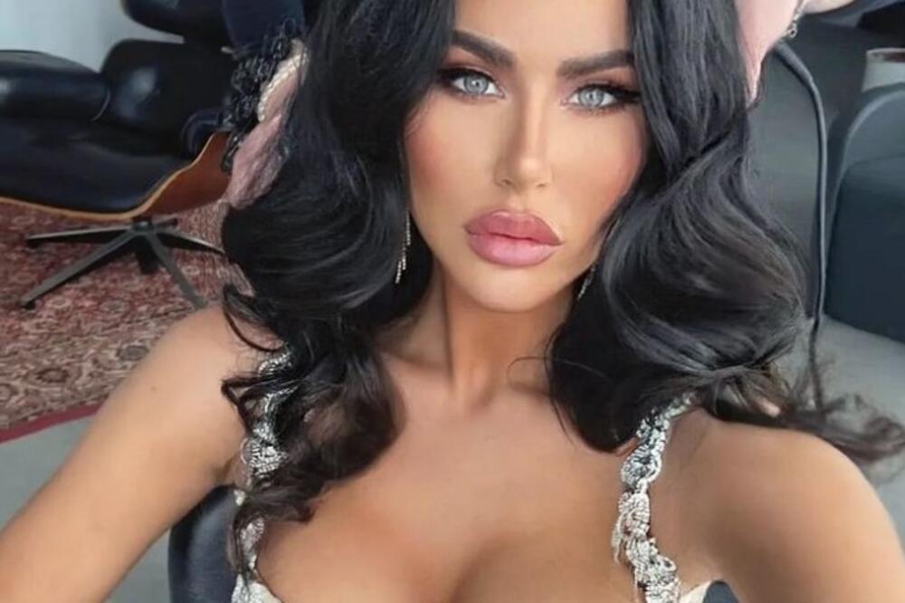 VRELA HRVATICA PROVOZALA SE SKUTEROM I SVE JE SEVNULO: Usred Vatikana muškarcima izmamila OSMEHE, UH (FOTO)