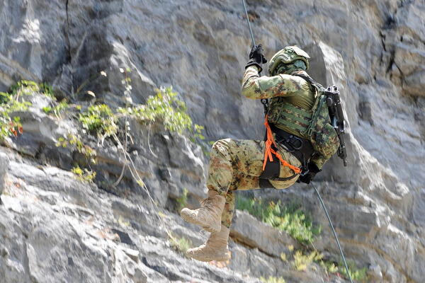 OBUKA ZA 63. PADOBRANSKU BRIGADU IZ PRVE RUKE: Evo ko sve može da se prijavi, ali samo najjači OPSTAJU