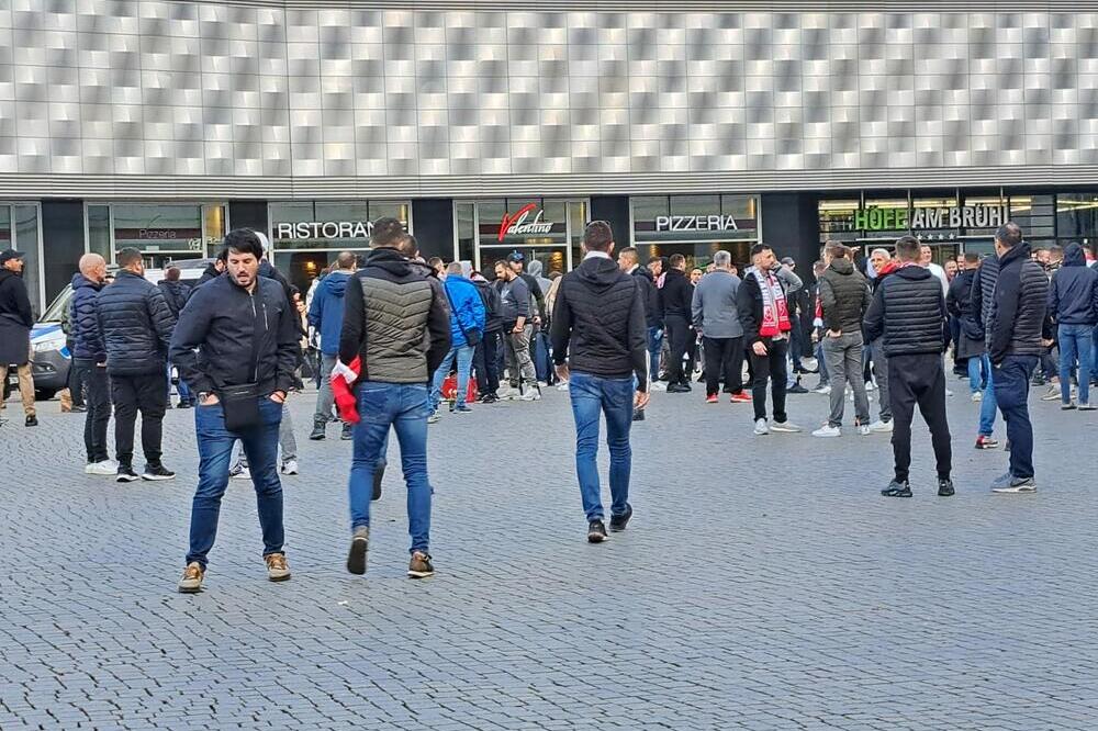 DELIJE PRODRMALE LAJPCIG! Helikopteri nadleću grad, Zvezda ima ogromnu podršku na PAKLENOM GOSTOVANJU! (FOTO/VIDEO)