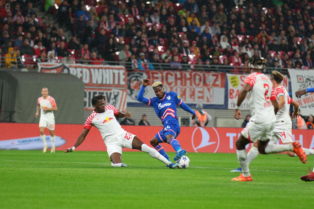 Trenutak kada je Kastelo Lukeba startovao nad Piterom Olajinkom